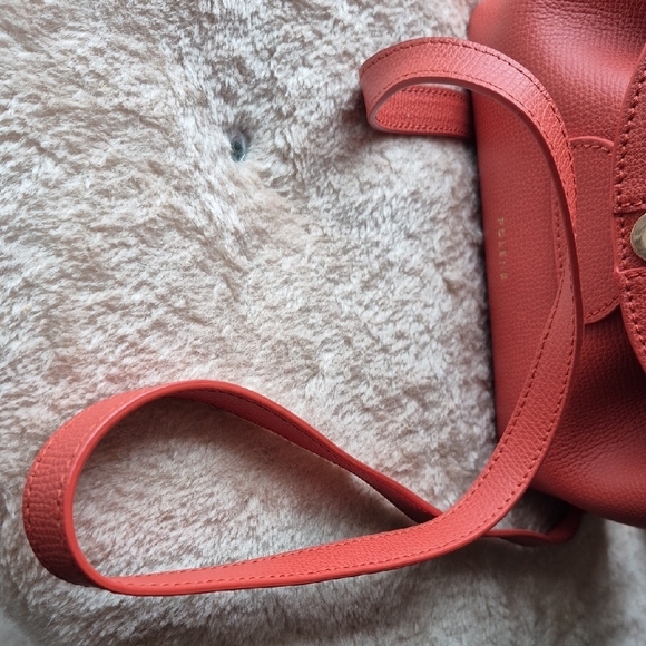 Elegant Red Leather Handbag - Picture 6 of 6